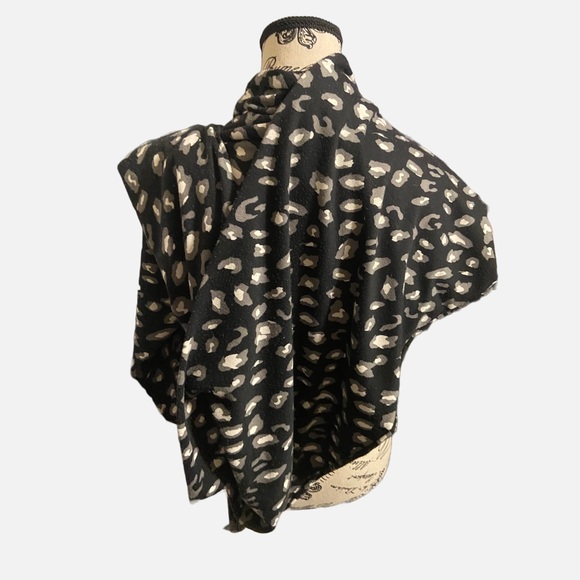 Black and White Animal Print Scarf - Picture 7 of 8